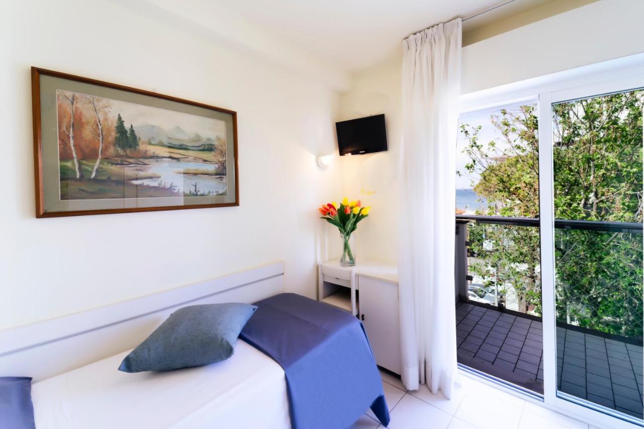 Hotel Astra Riccione Exterior foto