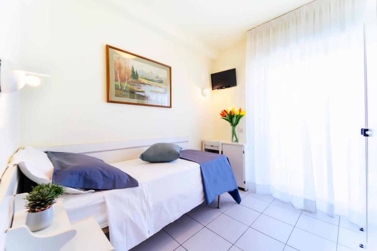 Hotel Astra Riccione Exterior foto