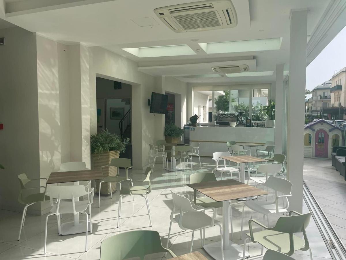 Hotel Astra Riccione Exterior foto